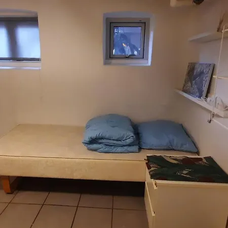 Basement Of House - Entire Place 欧登塞